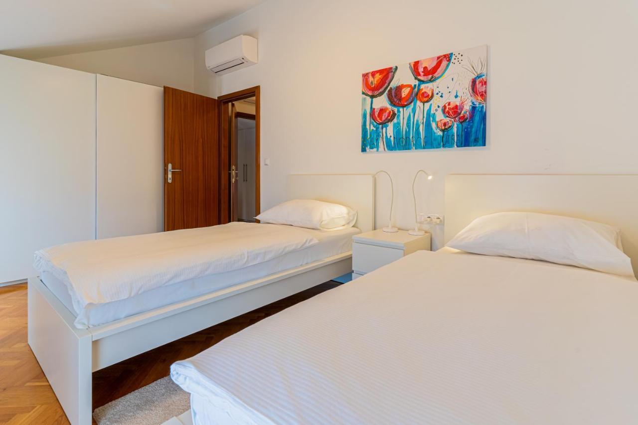 شقة House Catania مالي لوشينغْ المظهر الخارجي الصورة